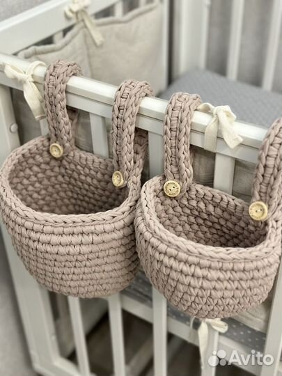 Корзина вязаная на кроватку подвесной кармашек