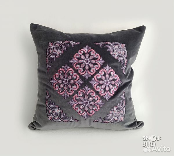 Декоративный чехол на подушку с вышивкой, новый