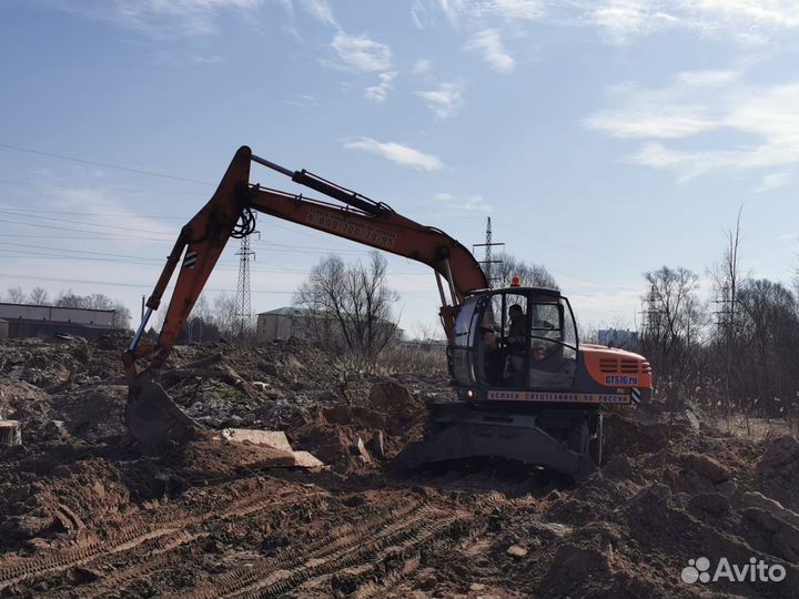 Машинист полноповоротного колесного экскаватора