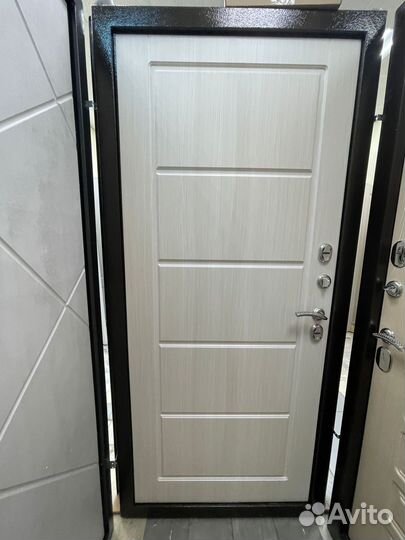 Дверь металлическая с терморазрывом