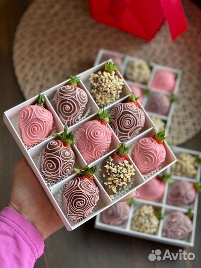 Клубника в шоколаде в коробочке