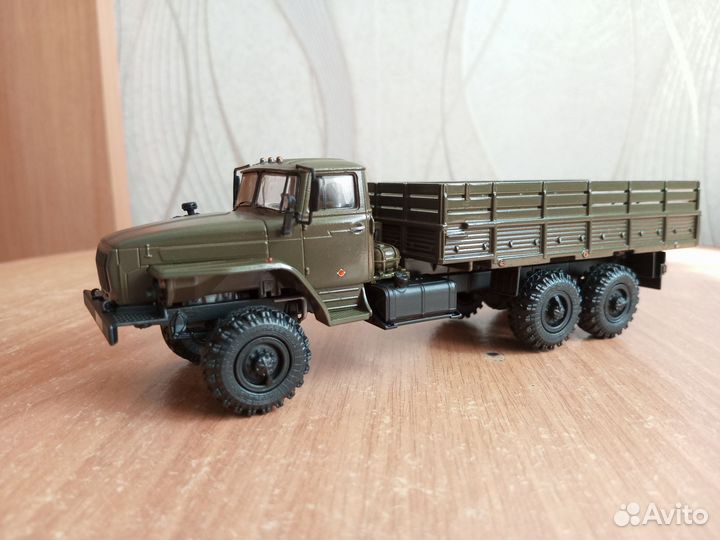 Модель грузовика Урал-4320-0911
