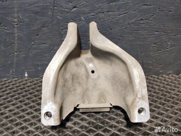 Кронштейн двигателя правый Audi A6 C7 cyga 2016