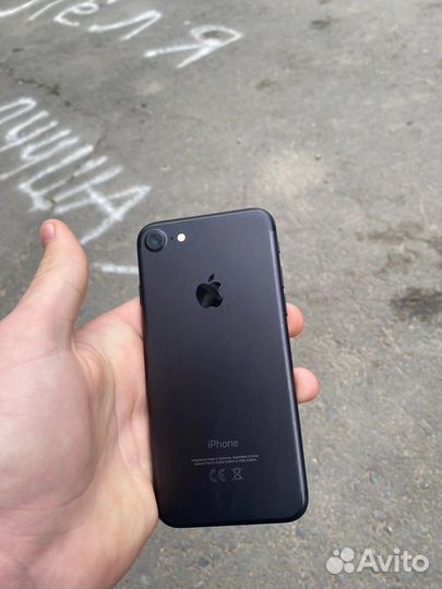 Телефон iPhone 7