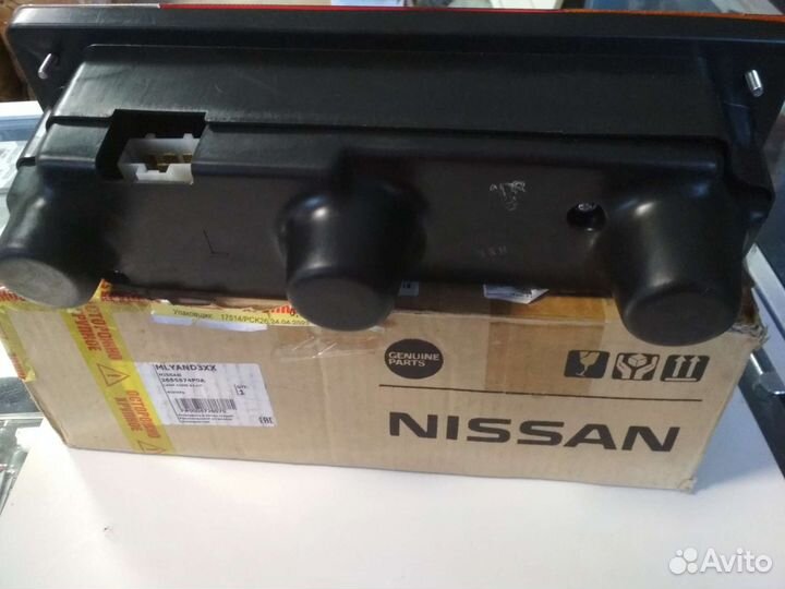 Задний левый фонарь Nissan NP300