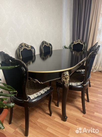 Стол со стульями