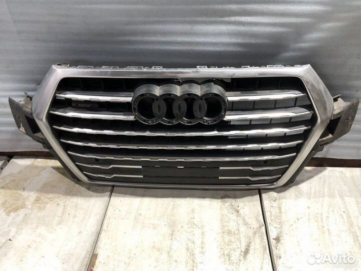 Решетка Audi Q7 4M