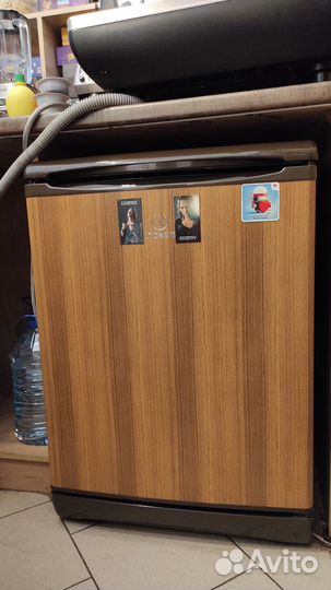 Холодильник маленький с морозилкой