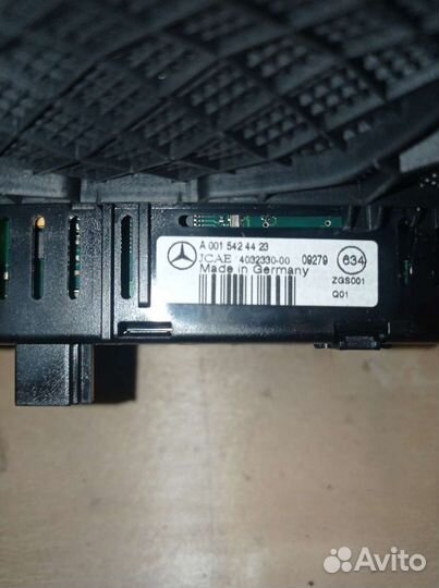 Дисплей парктроника Mercedes-Benz W207