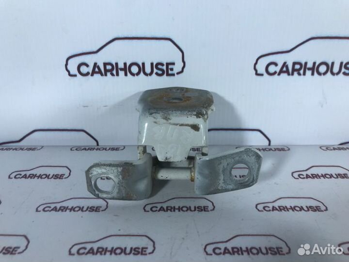 Петля двери передняя правая Mazda 6 GH 2.0 LF 2010