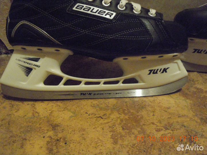 Хоккейные коньки бауэр
