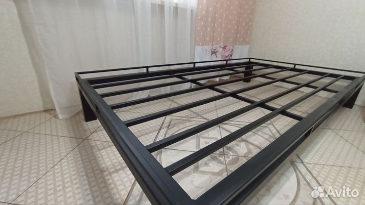 Кровать в стиле лофт