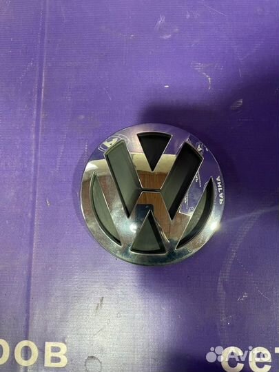 Эмблема крышки багажника Volkswagen Touareg 7L 2