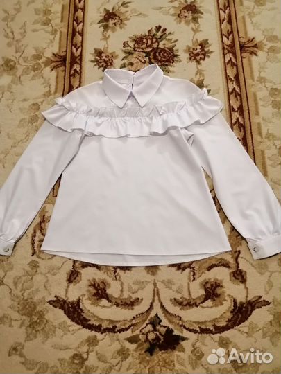 Школьные блузки для девочки, в отличном состоянии