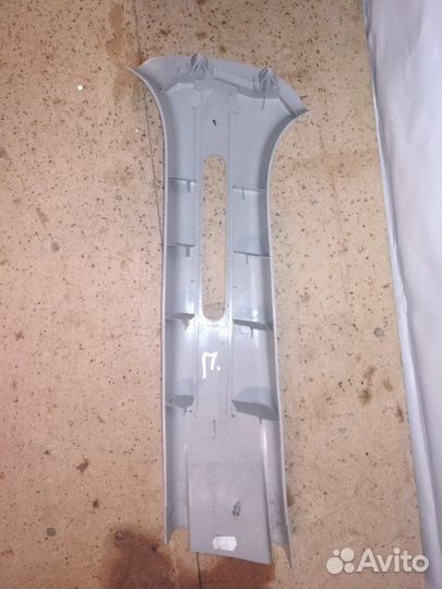 Обшивка стойки правая Renault Sandero 1 K7J A710