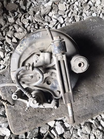 Ступица задняя левая на toyota curren st206