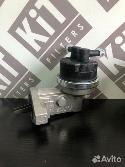 Насос DZ117586 John Deere топливоподкачивающий