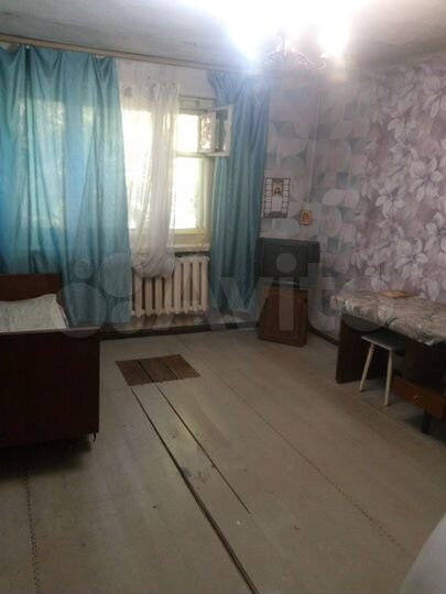 Комната 18 м² в 6-к., 1/2 эт.