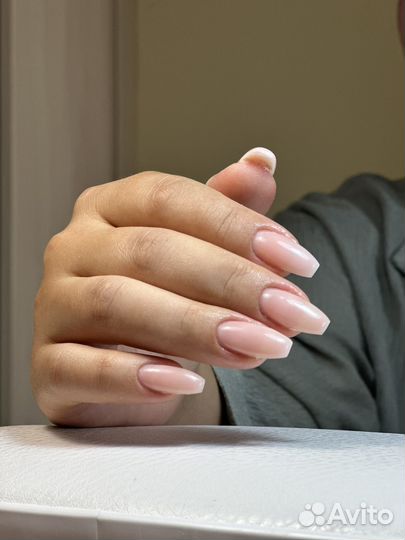 Наращивание ногтей и педикюр