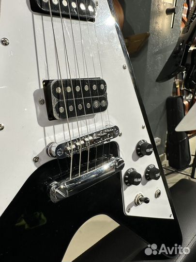 Электрогитара Caraya E235BK (стрела)