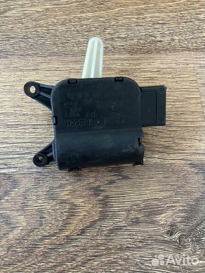 Моторчик заслонки отопителя Porsche Cayenne 955
