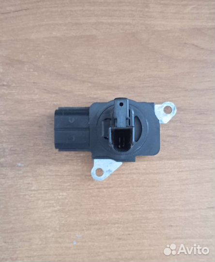 Датчик массового расхода воздуха toyota RAV4 xa 30