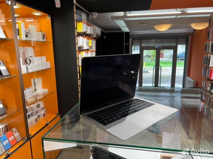 Apple MacBook Air 13 (i5, 2018)