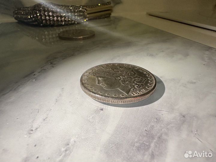 Серебряная монета один доллар моргана