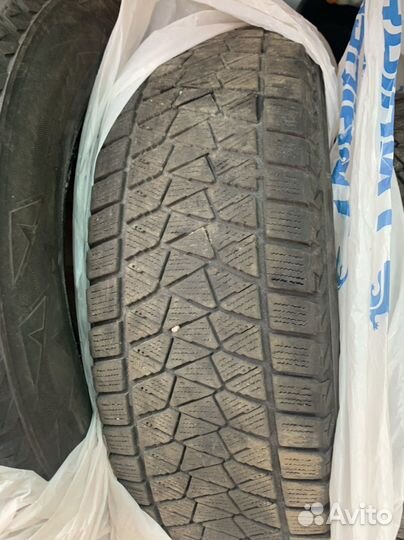 Bridgestone Blizzak DM-V2 215/70 R16