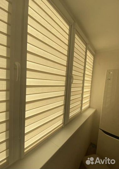 Рулонные шторы в коричневом коробе I2132