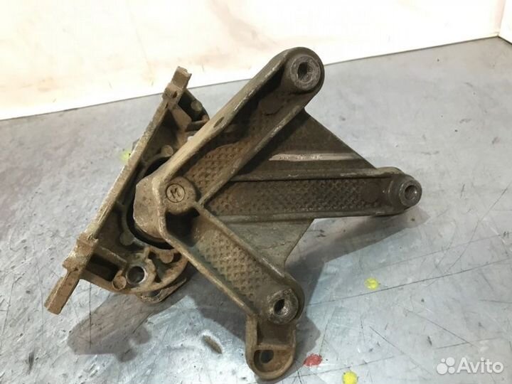 Кронштейн кпп передний левый Renault Logan K7MF710