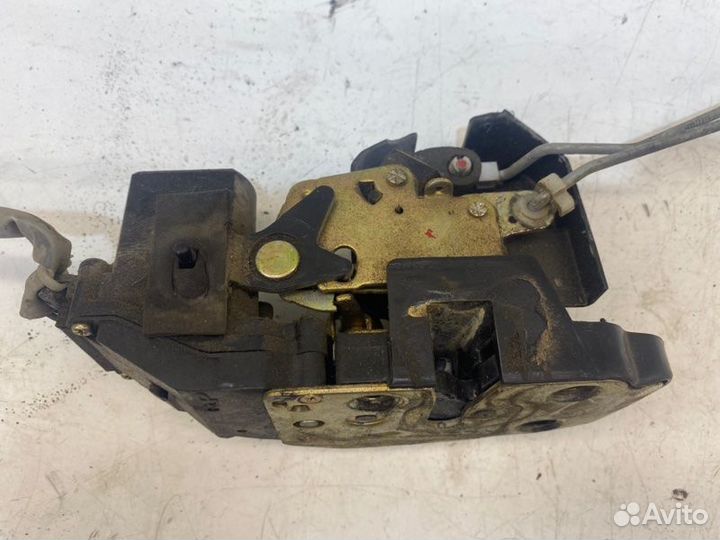 Замок боковой двери задний правый Kia Spectra