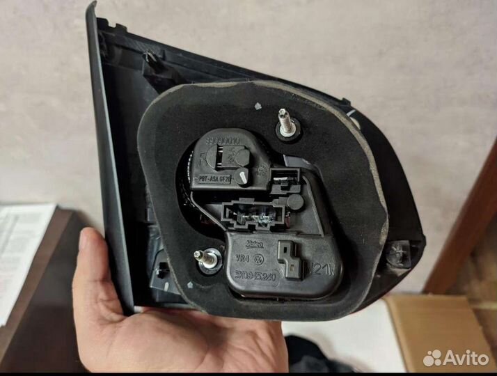 Фары на крышку багажника VW golf 6, правый