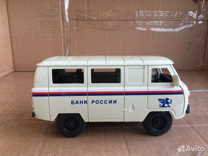 Машинка игрушечная