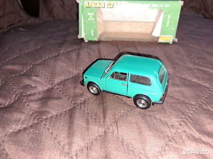 Модель автомобиля 1:43 LADA Нива 2121 СССР