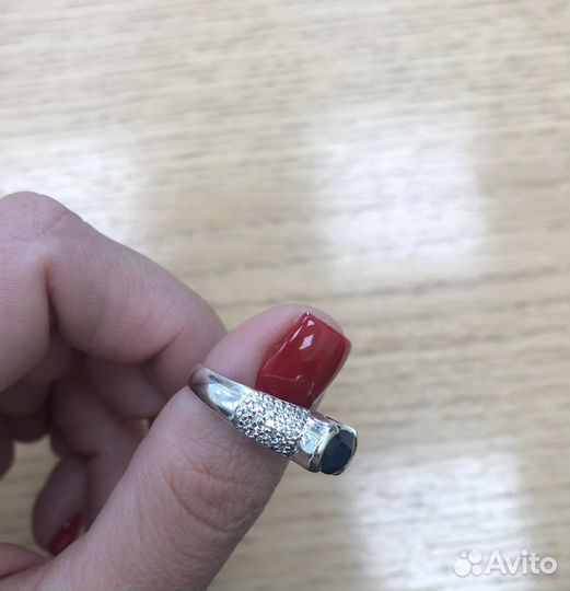 Серебряное кольцо с сапфиром и фианитами