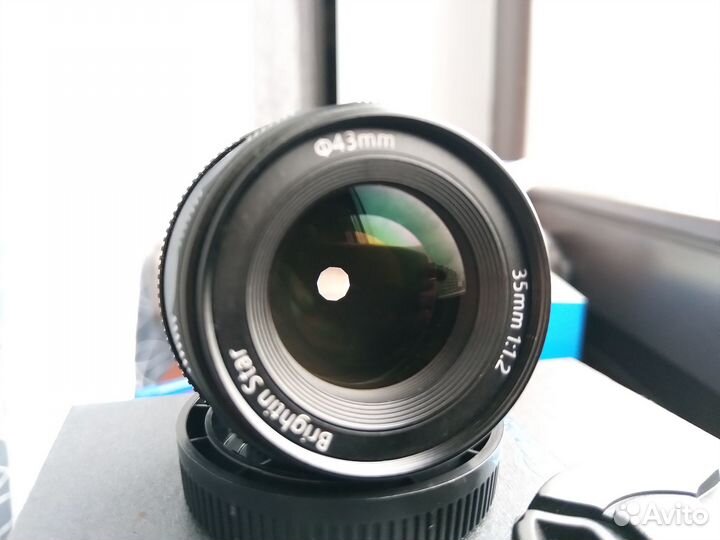 Объектив Brightin Star 35 мм f/1,2 MFT, мануальный