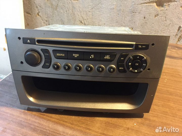 Штатная магнитолла на Peugeot 308