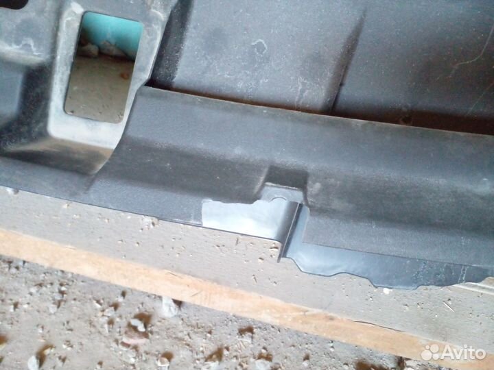 Накладка замка капота Toyota Land Cruiser 200 2013