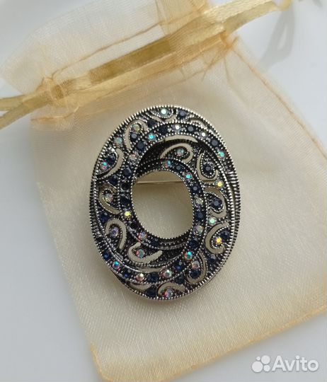 Красивая брошь- кулон. Новая
