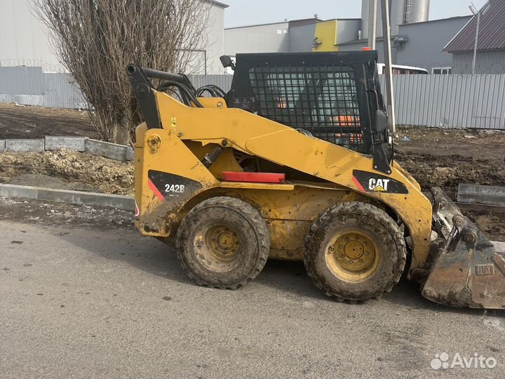 Водитель мини погрузчика бобкет