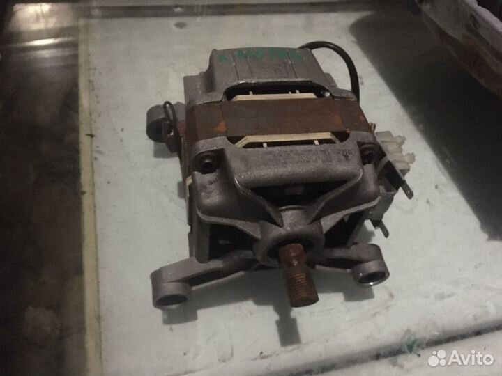 Мотор стиральной машины ariston als109x