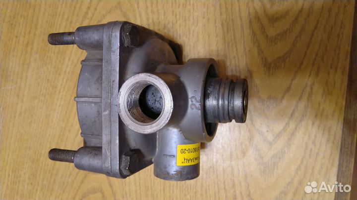 Кран тормозной камаз