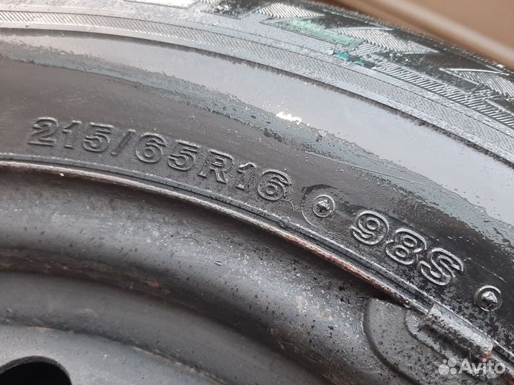 Bridgestone Blizzak Revo GZ 215/65 R16