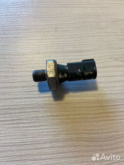 Датчик давления масла Volkswagen Polo