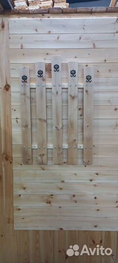 Вешалка для одежды настенная