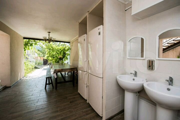 Комната 10 м² в > 9-к., 1/2 эт.