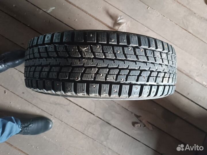 Dunlop SP Winter Ice 01 215/60 R17 96T