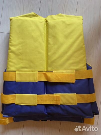 Жилет спасательный