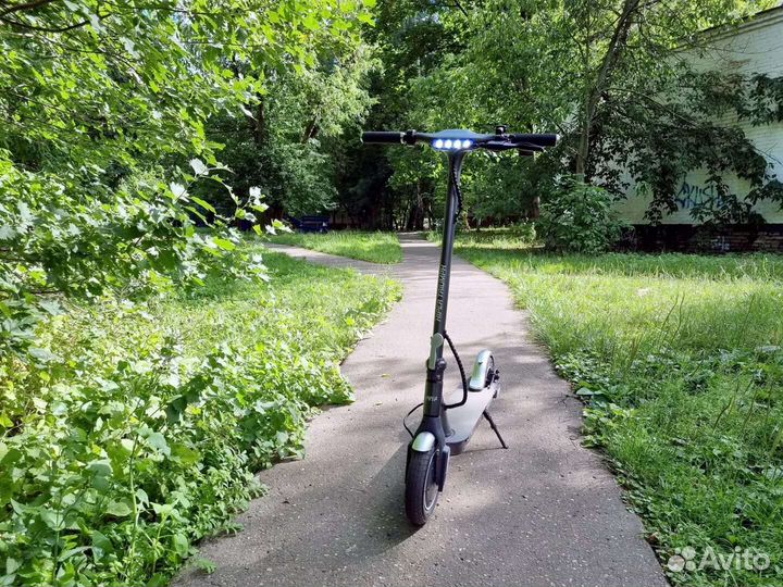 Электросамокат hiper Triumph X101